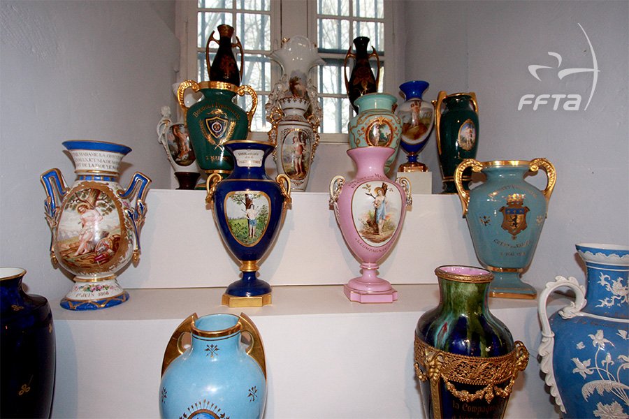 Vases de Bouquets Provinciaux, Collection du musée de l’archerie et du Valois.