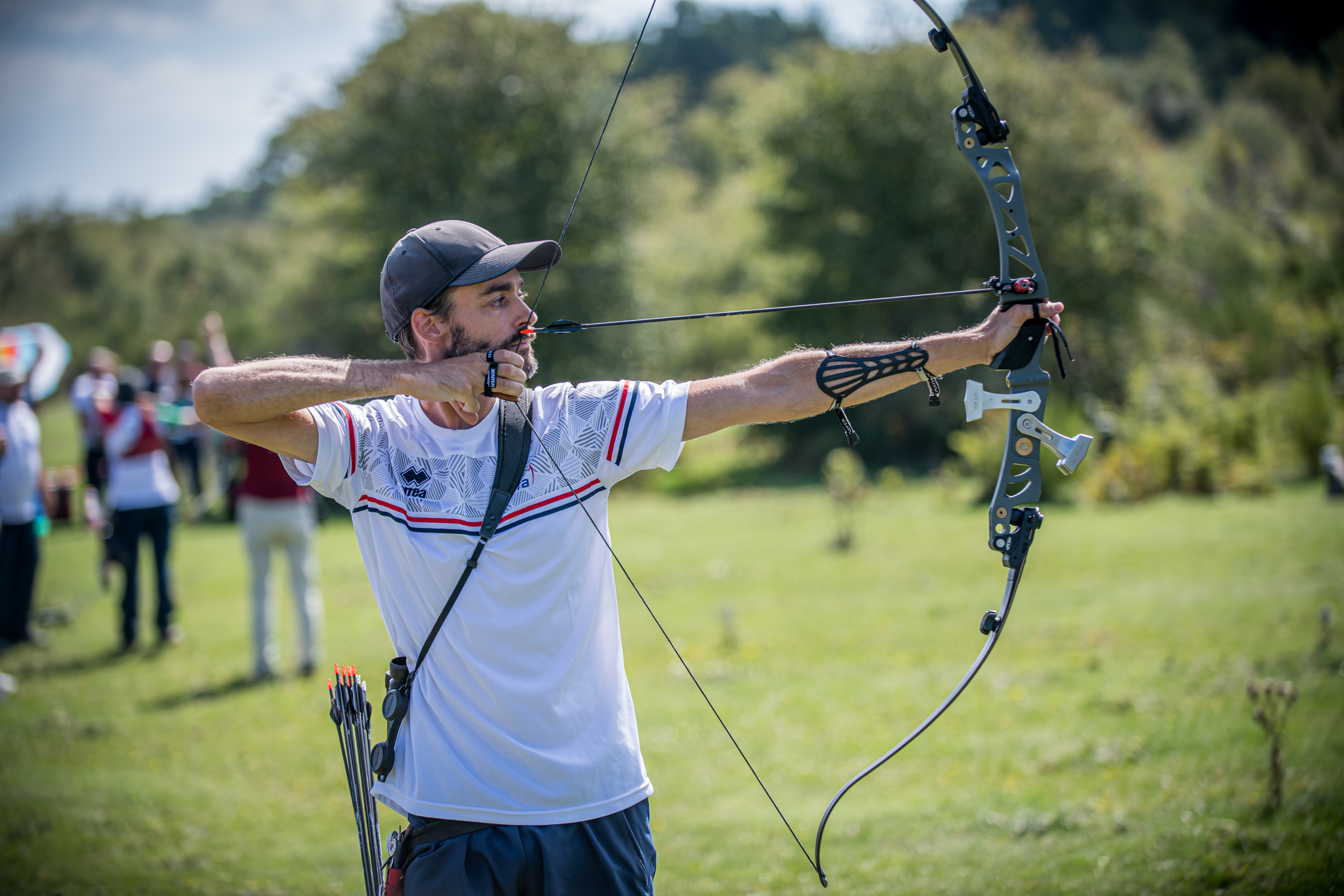 101 archers au concours de tir à l'arc en 3D, à Querrien