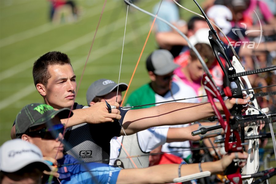 archers de haut niveau qui arment leur arc