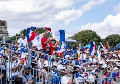 Les supporters Allez les Bleus à la Coupe du Monde de tir à l'arc en août 2023