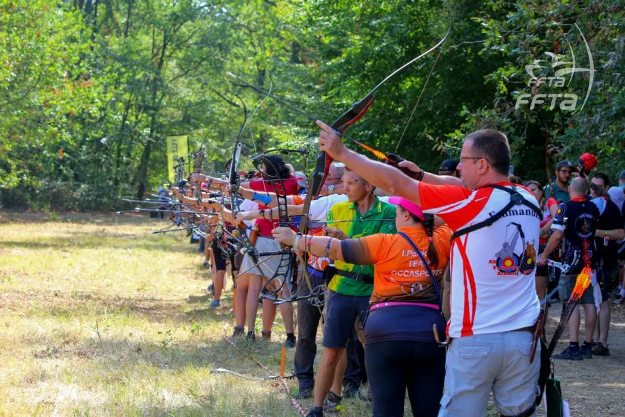 101 archers au concours de tir à l'arc en 3D, à Querrien