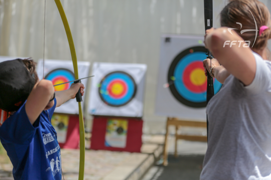 Le Tir A L Arc Un Moyen De S Evader En Famille A La Rentree Federation Francaise De Tir A L Arc