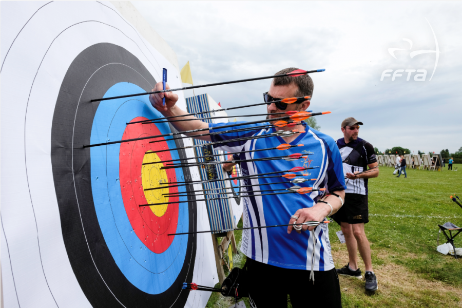 Le Papier Du Champ De Tir Cible Une Cible Ronde Avec Des Divisions, Des  Marques Et Des Numéros, La Pratique Du Tir À L'arc Et L'entraînement, La  Compétition Sportive Et La Chasse